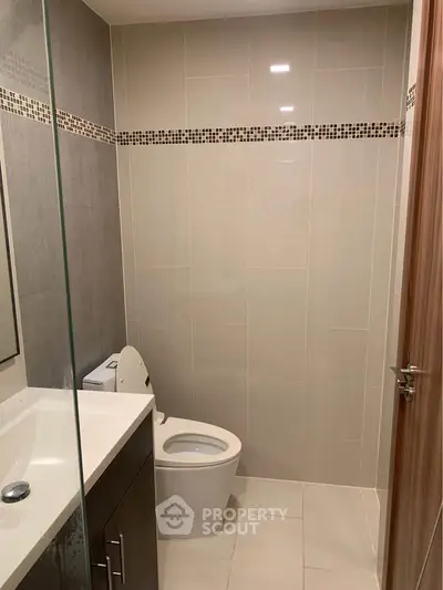 Modern bathroom with sleek design and elegant fixtures, perfect for a contemporary home.
