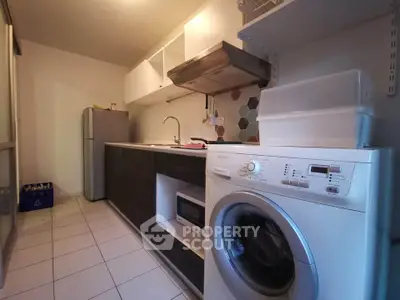 Modern kitchen with washing machine and sleek cabinetry