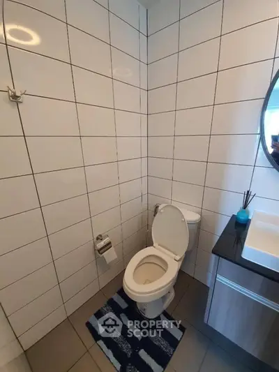 Modern bathroom with sleek tiles and stylish vanity