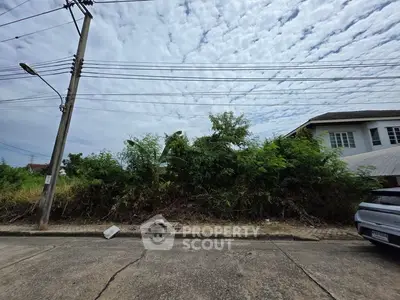 Vacant land plot with potential for development in a suburban neighborhood.