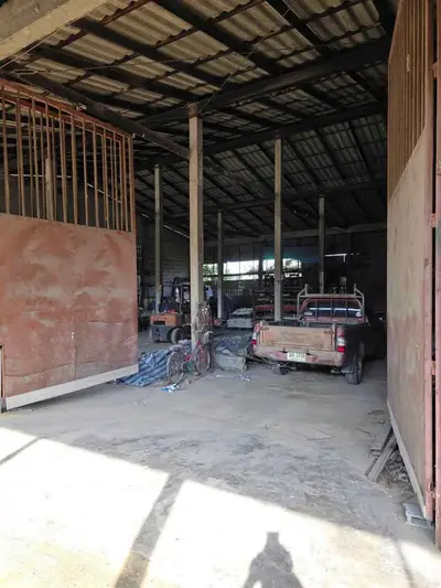 Spacious industrial warehouse with high ceilings and ample storage space.