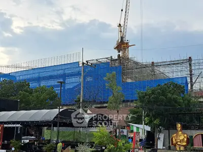 Construction site with crane and scaffolding, showcasing future real estate development.