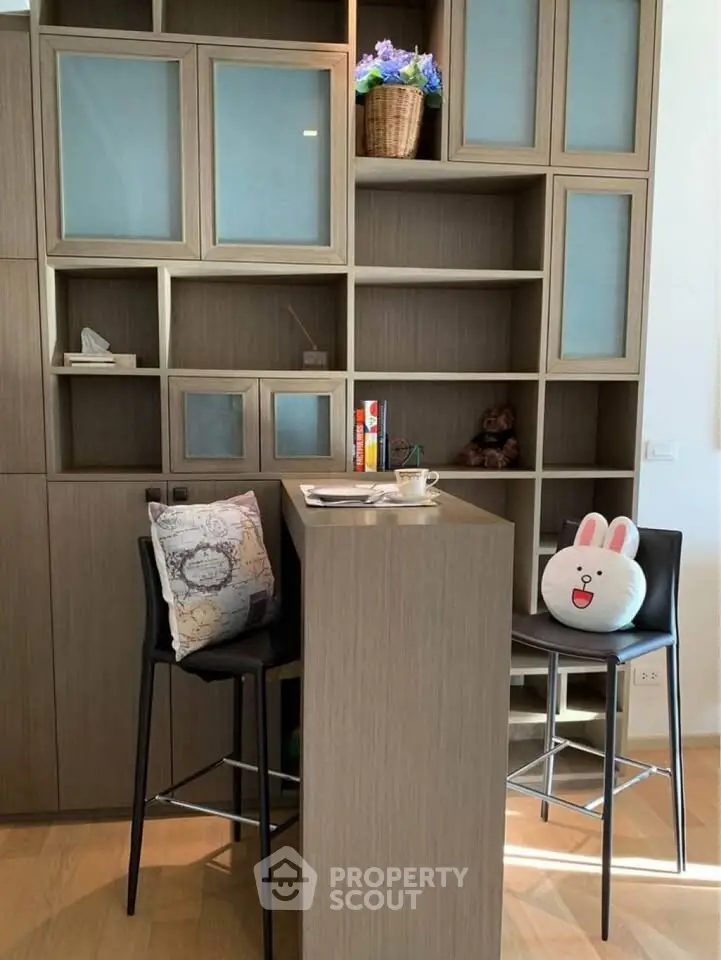 Modern study area with stylish shelving and cozy seating in a contemporary home.