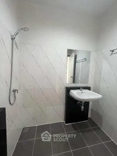 Modern bathroom with sleek design and wall-mounted sink