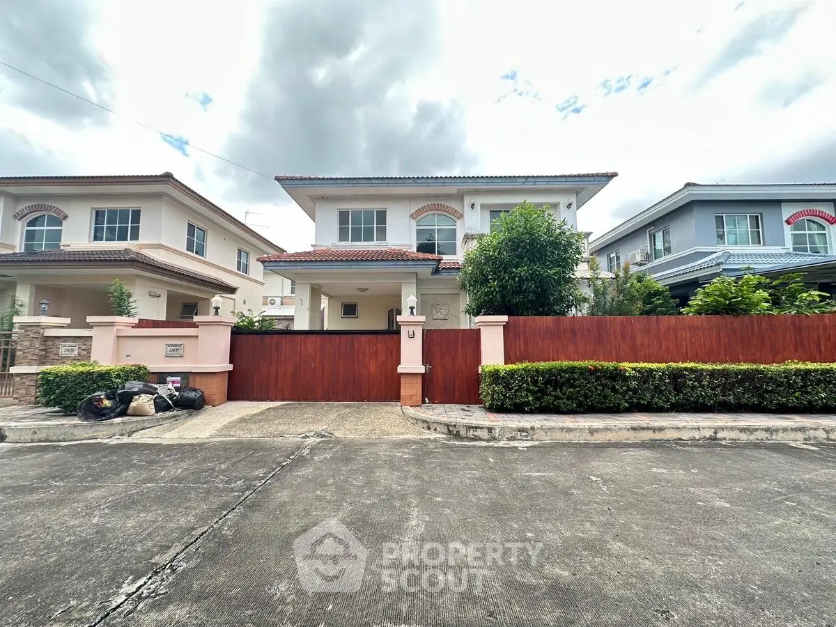 Charming suburban house with lush greenery and spacious driveway, perfect for family living.