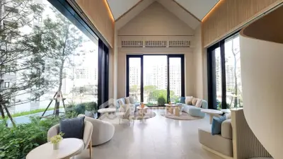 Luxurious modern living room with large windows and garden view, featuring elegant furniture and high ceilings.