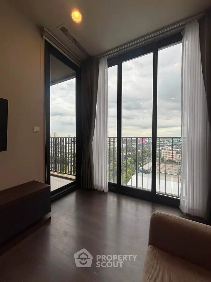 Spacious corner unit with floor-to-ceiling windows offering a stunning city view and access to a private balcony.