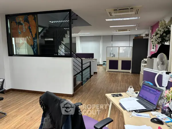 image_rental-29504415