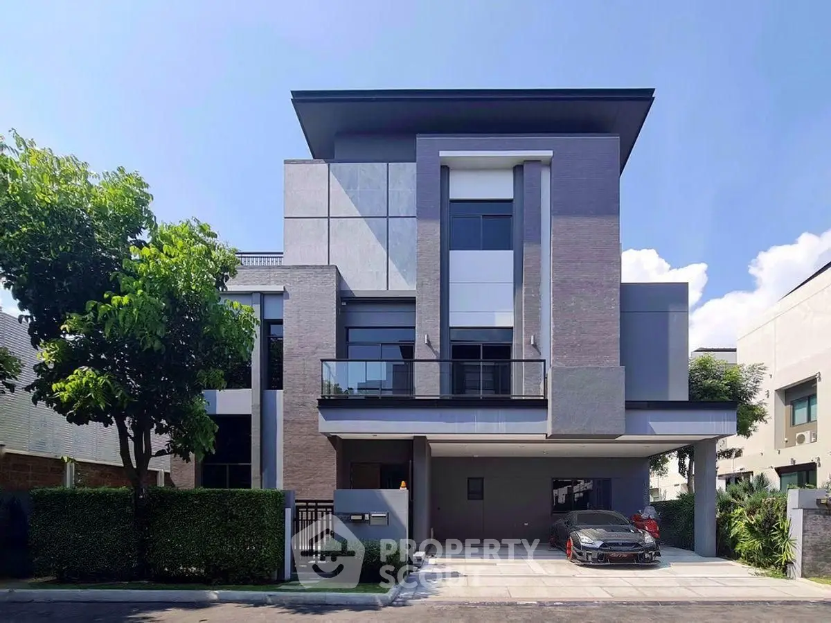 Modern luxury house with sleek design and spacious driveway