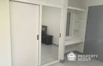  2 Bedrooms Condo -3