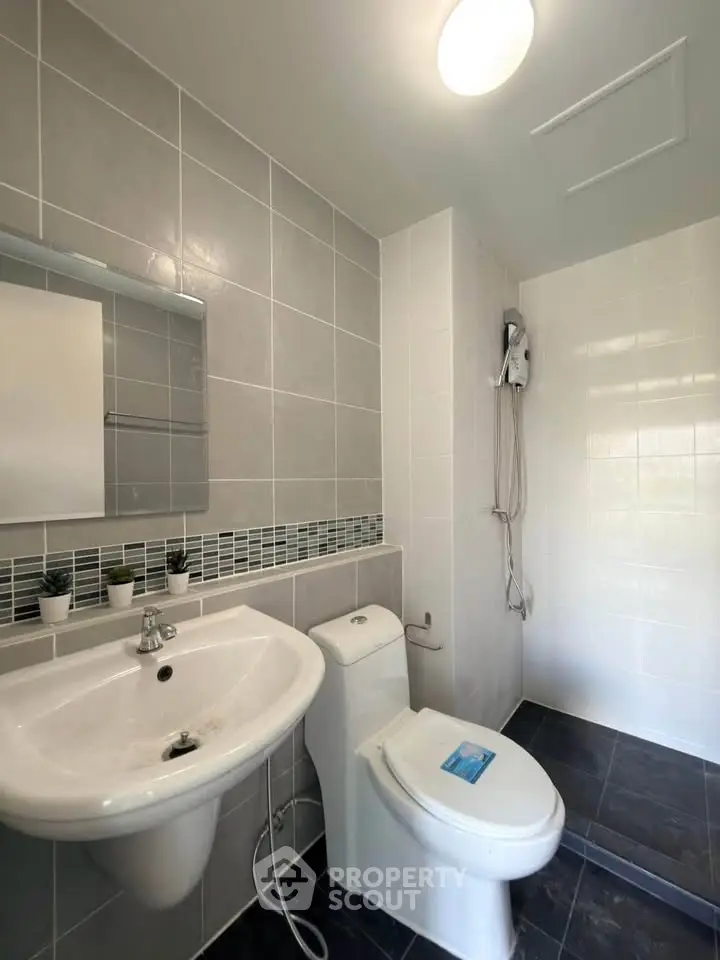 Modern bathroom with sleek fixtures and stylish tile design