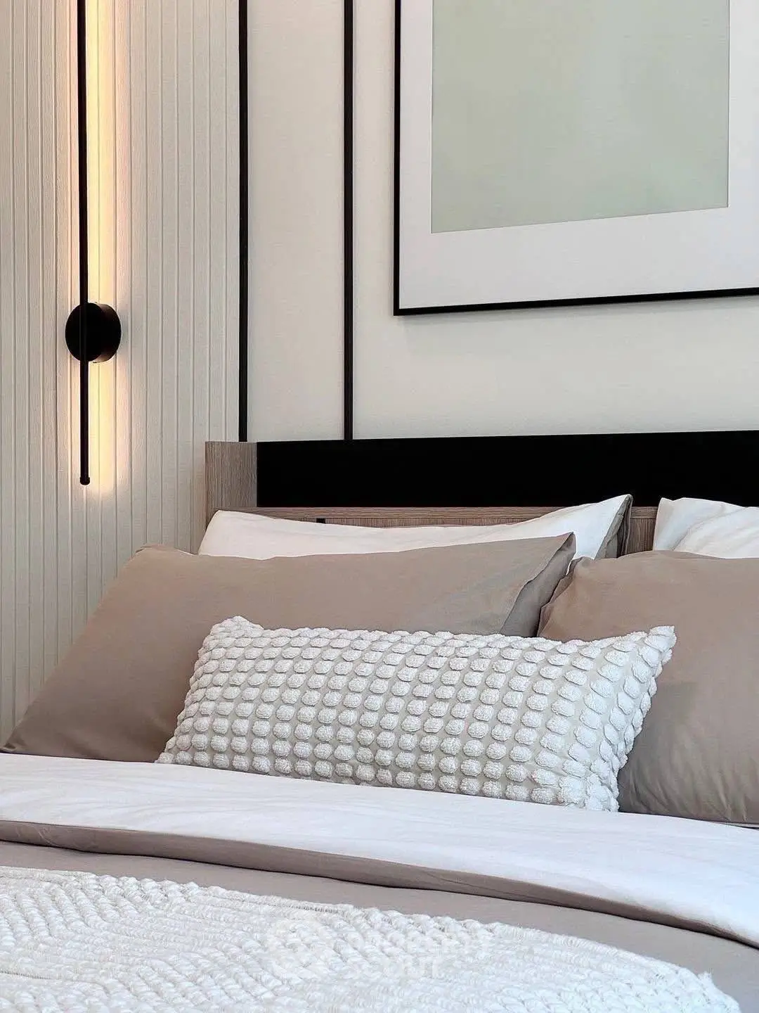Luxurious modern bedroom with elegant decor and cozy bedding, perfect for relaxation and comfort.