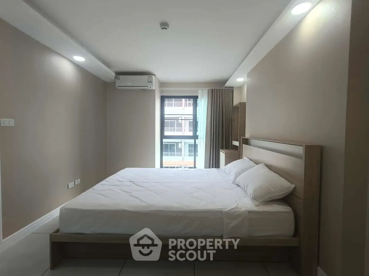 Spacious bedroom with modern design and natural light in a contemporary apartment.