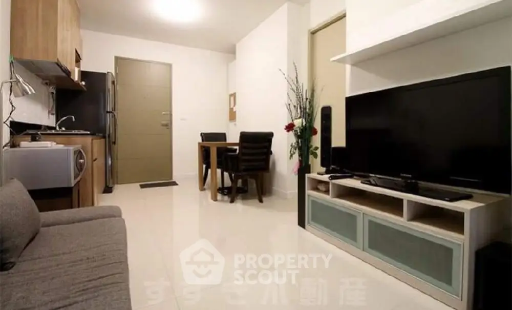  1 Bedroom Condo at Ideo Sathorn Taksin-2
