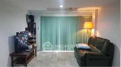 image_rental-5303875