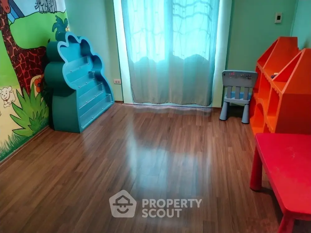  2 Bedrooms Condo -1