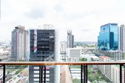  2 Bedrooms Condo at The Monument Thonglo-2