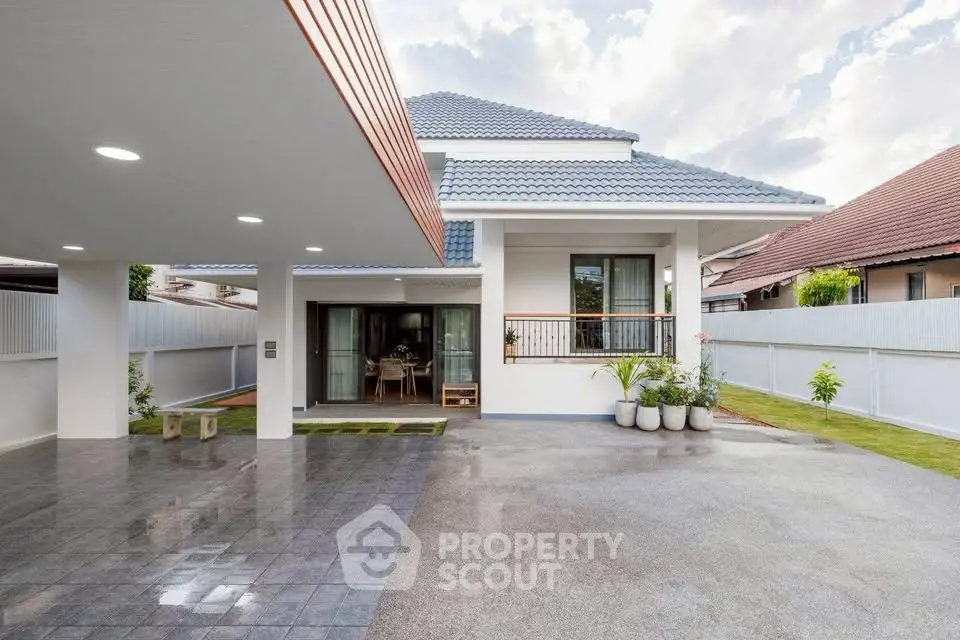 Modern single-story house with spacious driveway and elegant exterior design.