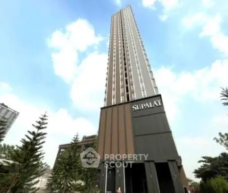 Stunning high-rise building with modern architecture and lush surroundings.