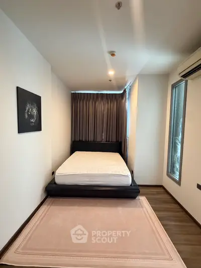 Modern bedroom with minimalist design, featuring a comfortable bed and stylish decor.