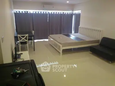  2 Bedrooms Condo -5