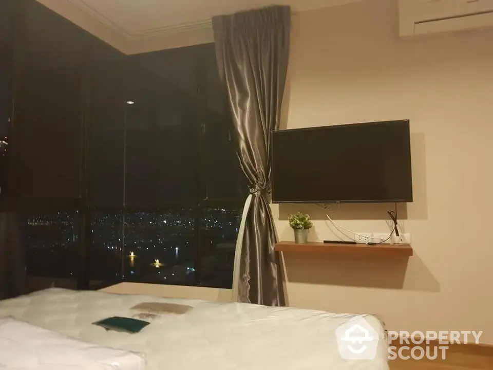  2 Bedrooms Condo at The Tree Interchange-1