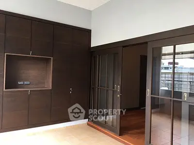 Fully Furnished 3 Bedrooms Apartment at U 26 I Residence-2