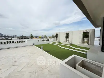 Stunning rooftop terrace with artificial grass and city views, perfect for outdoor relaxation and entertainment.