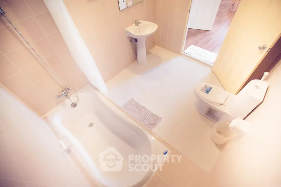  2 Bedrooms Condo -1
