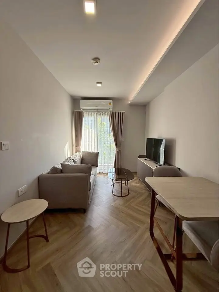 Modern living room with stylish furniture and natural light, perfect for relaxation and entertainment.