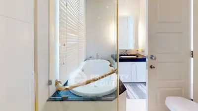  2 Bedrooms Condo at Royce Private Residence Sukhumvit 31-5