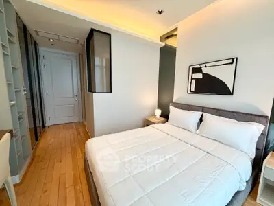 Modern bedroom with stylish decor and cozy ambiance, featuring a comfortable bed and elegant lighting.
