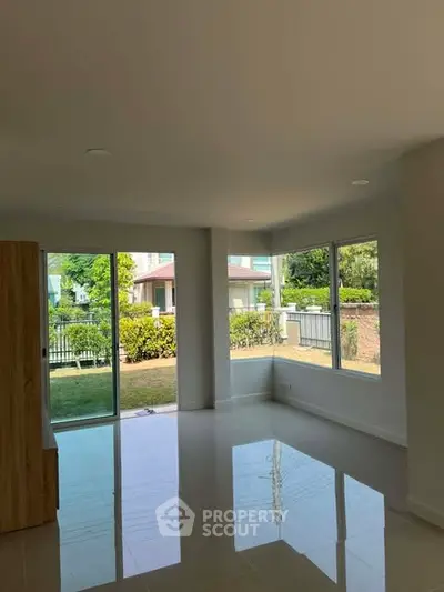 Spacious corner unit with large windows and garden view