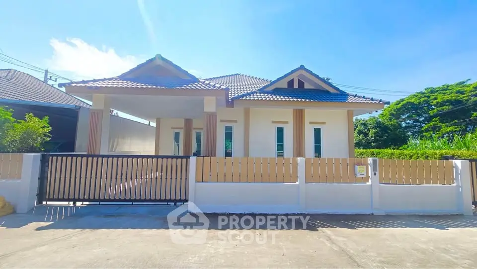 Charming single-story house with a modern design and spacious front yard, perfect for family living.