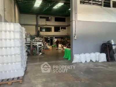 Spacious industrial warehouse with high ceilings and ample storage space.