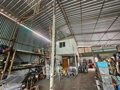 Spacious industrial warehouse with high ceilings and ample storage space