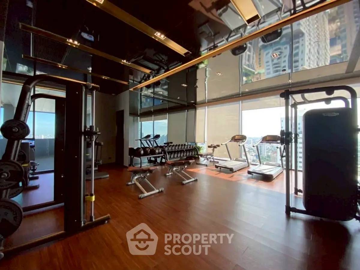 Luxurious high-rise gym with city views and modern equipment