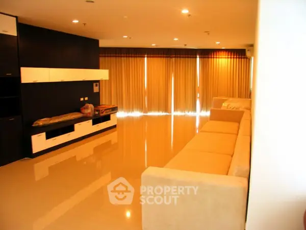 image_rental-5256537