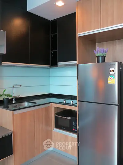  2 Bedrooms Condo -3