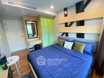 Modern bedroom with stylish decor and cozy ambiance, featuring a comfortable bed and elegant furnishings.