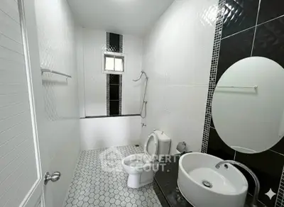 Modern bathroom with sleek black and white tiles and stylish fixtures