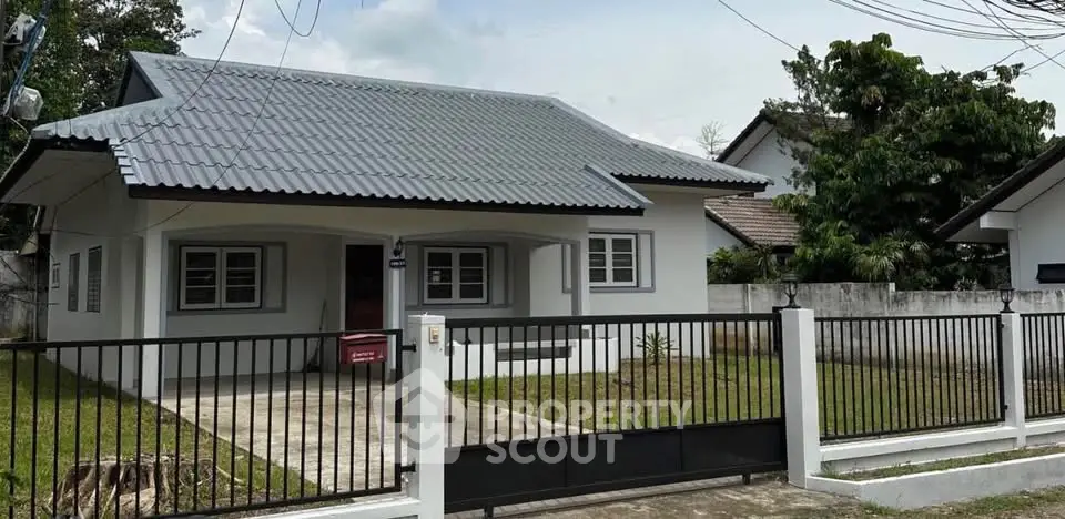 Charming single-story house with modern roof and spacious front yard