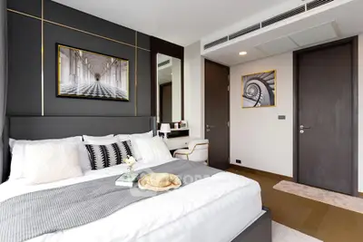 Luxurious modern bedroom with elegant decor and cozy ambiance