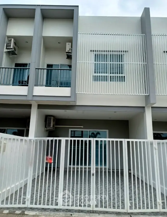 Screenshot 2568-03-19 at 15.40.05.jpg