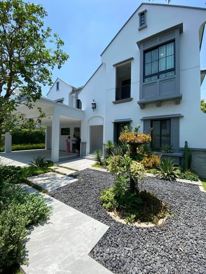 Charming modern house with lush garden and elegant exterior design, perfect for family living.