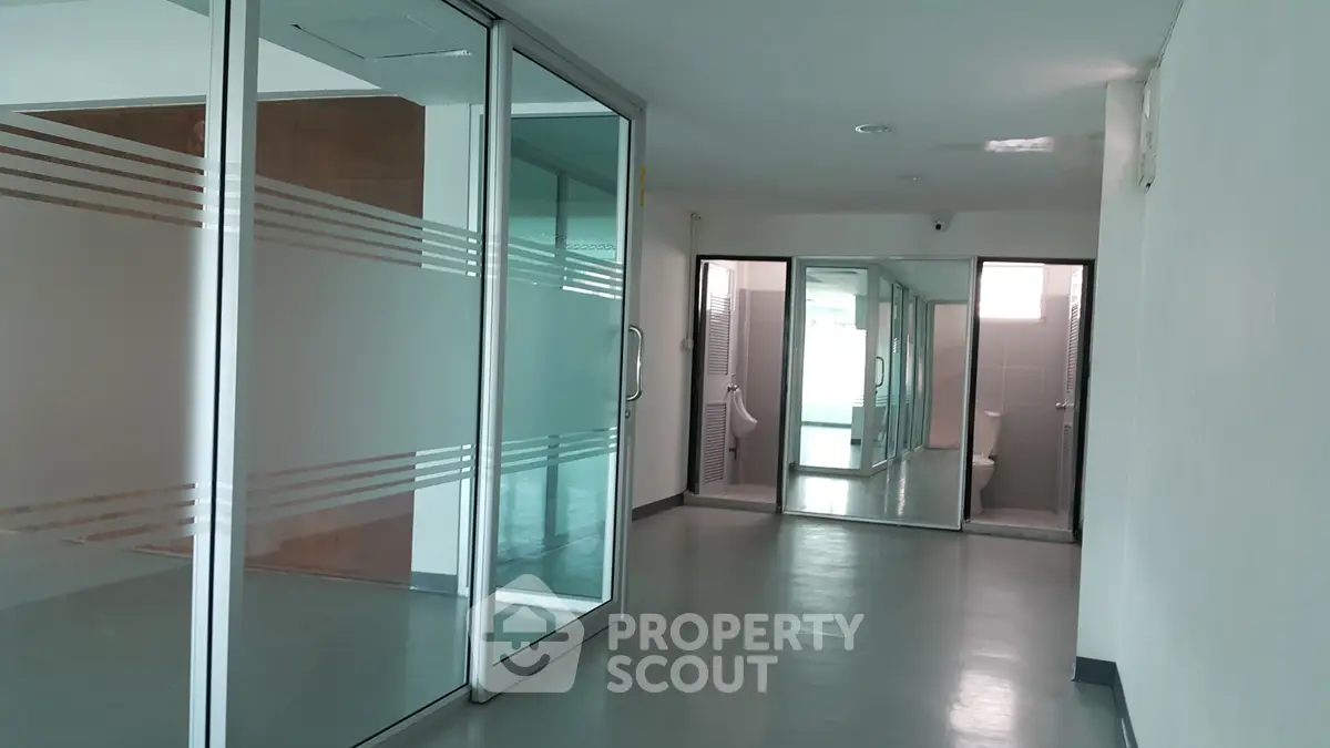  5 Bedrooms Apartment -3
