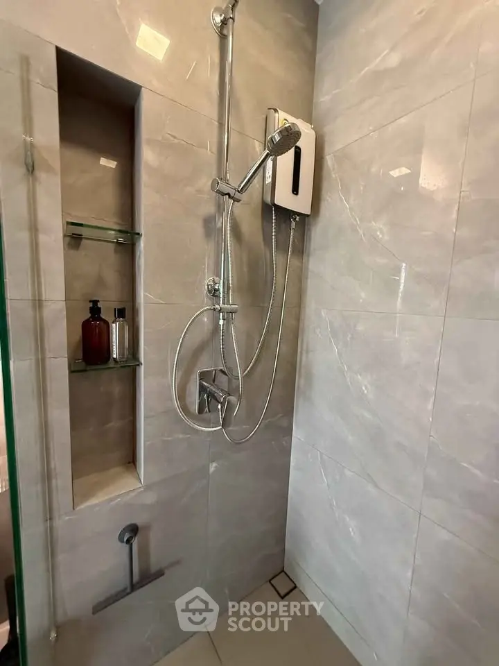 Modern bathroom with sleek shower design and built-in shelving