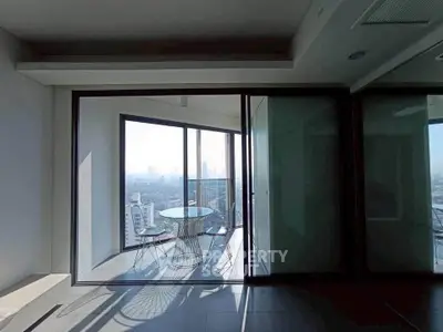Modern apartment with stunning city view and spacious balcony