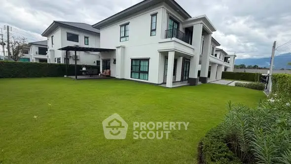 Luxurious modern home with expansive green lawn and elegant architecture, perfect for family living.