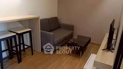 Cozy living room with modern furniture and wooden flooring